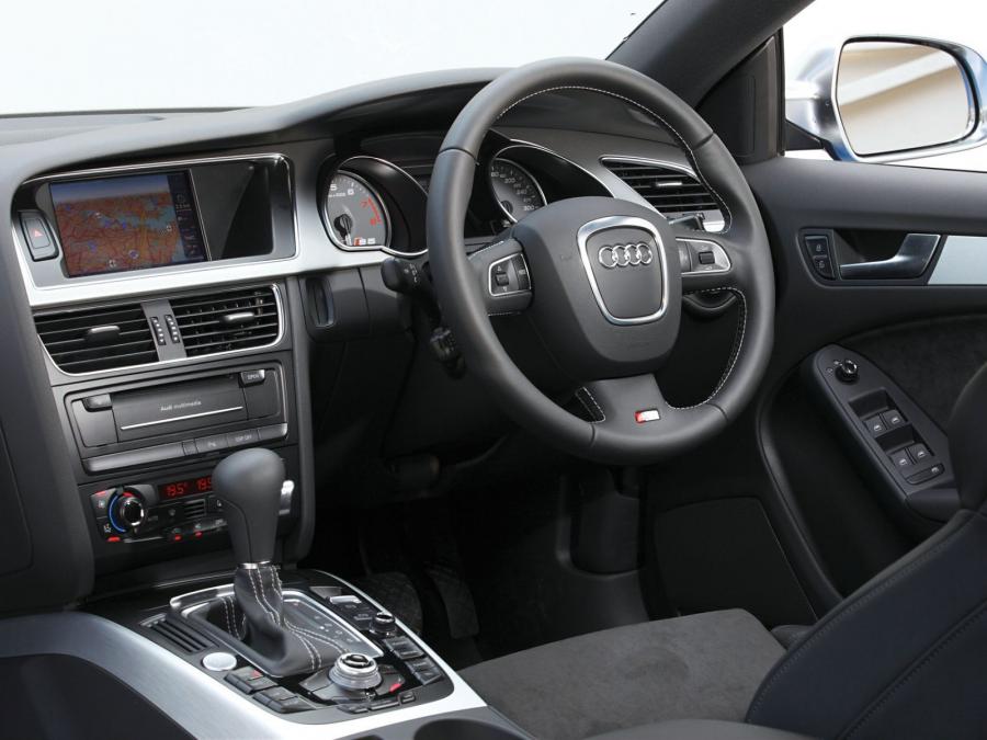 Торпедо Audi S5 Sportback 2010 года  (AU) (фото 5 из 12)